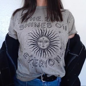Distressed Sun Graphic Tee | Dirtee Laundry | Med